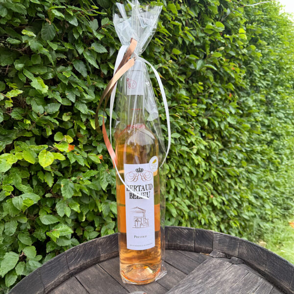 Magnum 1,5 liter fles Bertaud Belieu Prestige rosé. Mooie slanke hoge fles.